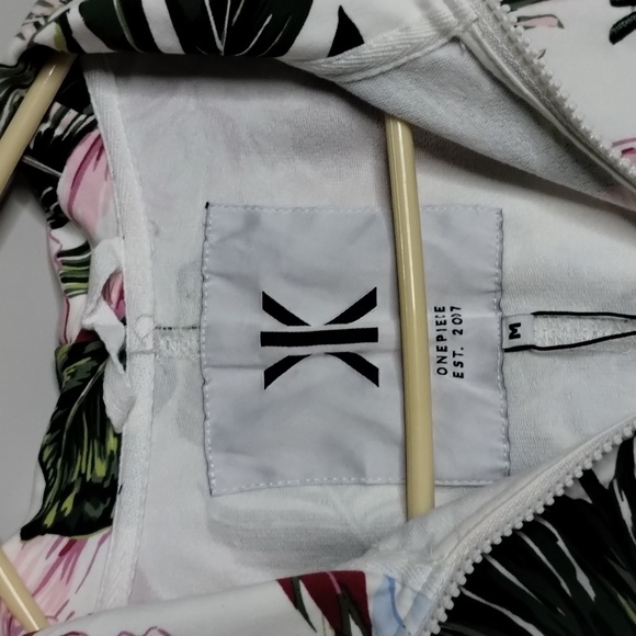 Norwegian Onepiece Tropicana Slim jumpsuit M NWT - Picture 10 of 13